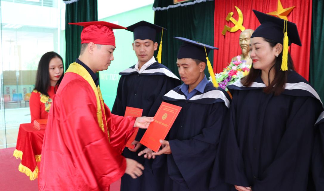 Lễ trao bằng tốt nghiệp Liên thông chính quy năm 2018