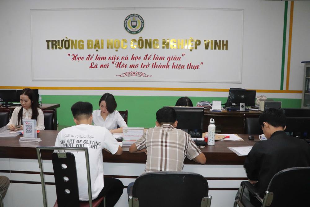Tân sinh viên K13 IUV hoàn tất thủ tục nhập học đợt 1 năm 2026