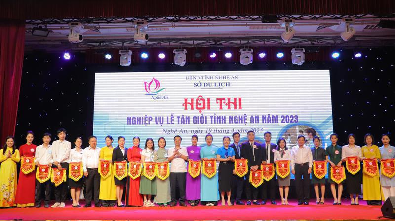 Sinh viên ngành Quản trị Khách sạn IUV xuất sắc lọt vào chung kết Hội thi nghiệp vụ lễ tân giỏi tỉnh Nghệ An năm 2023