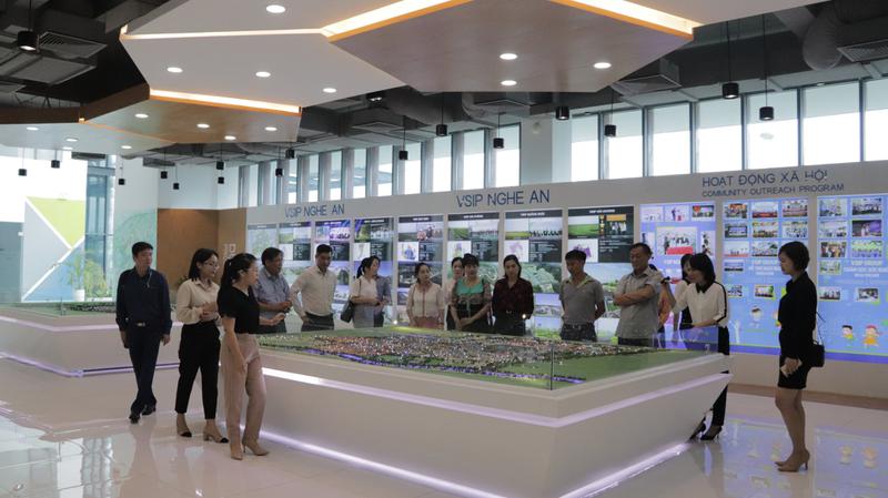Description: D:\truyền thông 2\ảnh tư liệu\Gặp gỡ Vsip tháng 9\z2100458511139_b5a92cf92db9128c2d2ed4abc807e7b2.jpg